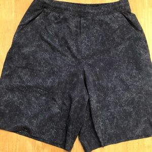 Men’s Lili lemon size M shorts. 9” length.